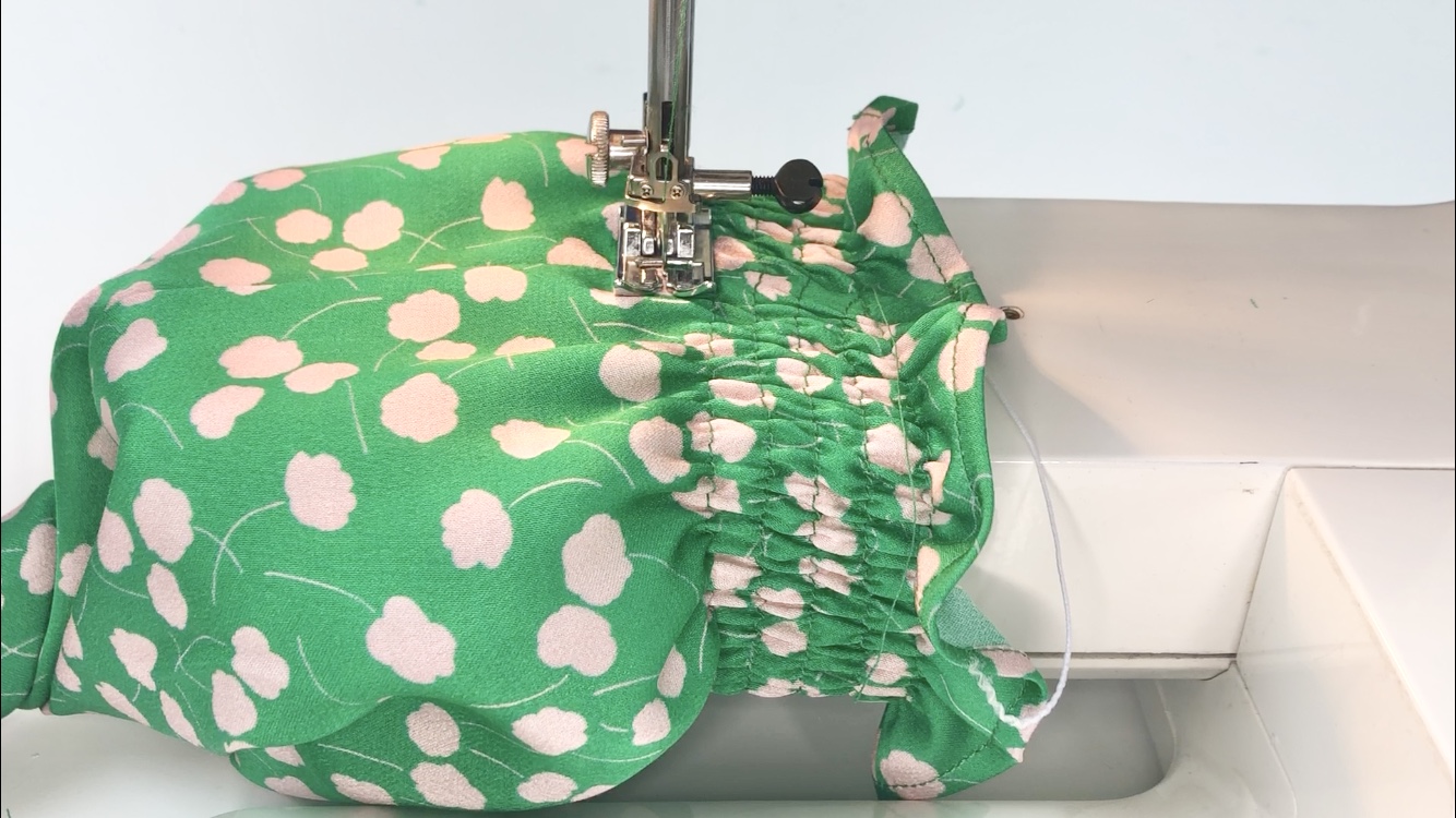 shirring elastic green fabric and sewing machine
